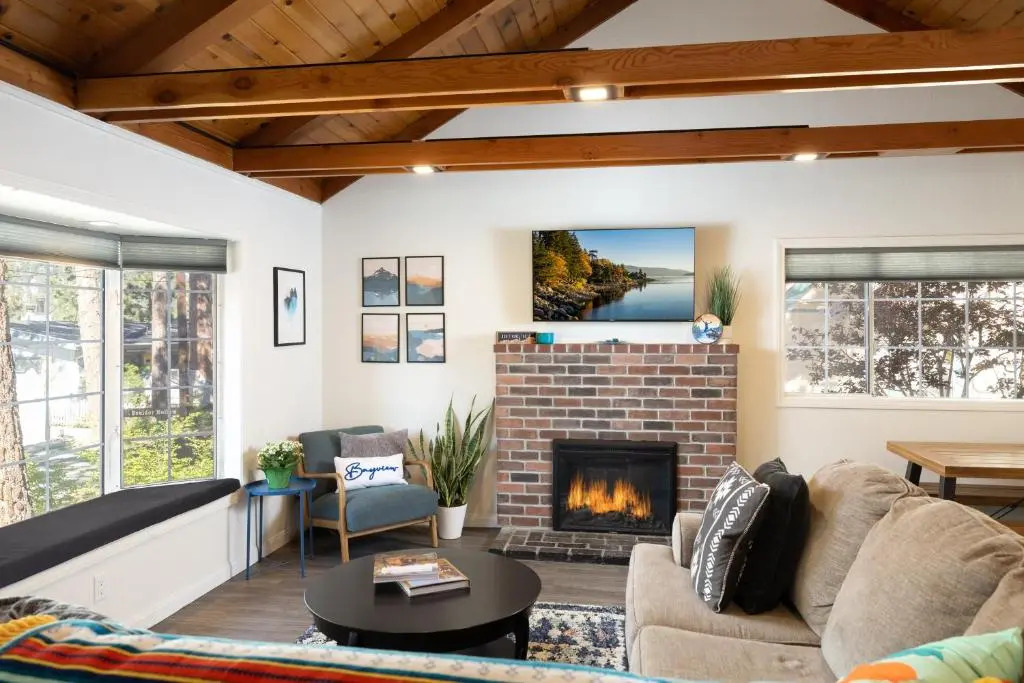 Bayview Bungalow - Cabin with Hot Tub One Block from Big Bear Lake!
