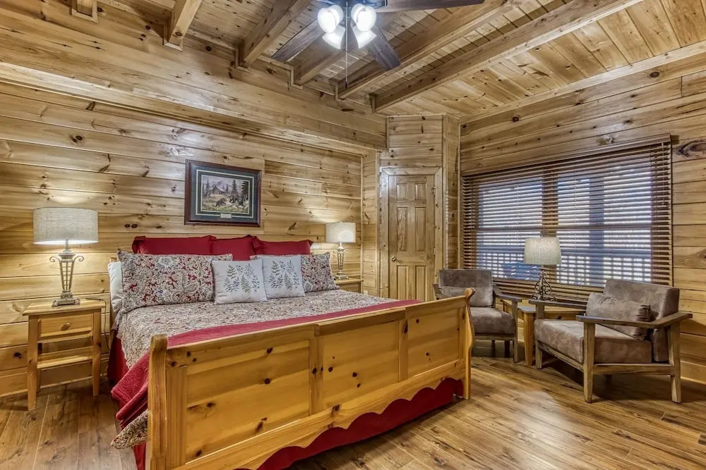 ER316- Black Bear Hideaway Great location- Close to town cabin