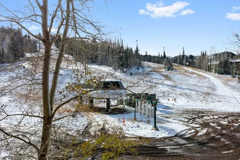 Grand Lodge - 3 Bedroom Deluxe #404 - Ski-in/out 3 Condo