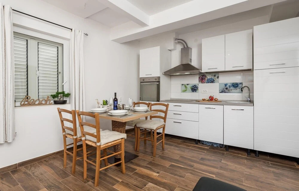 Amazing Apartment in Cres With 1 Bedrooms and Wifi