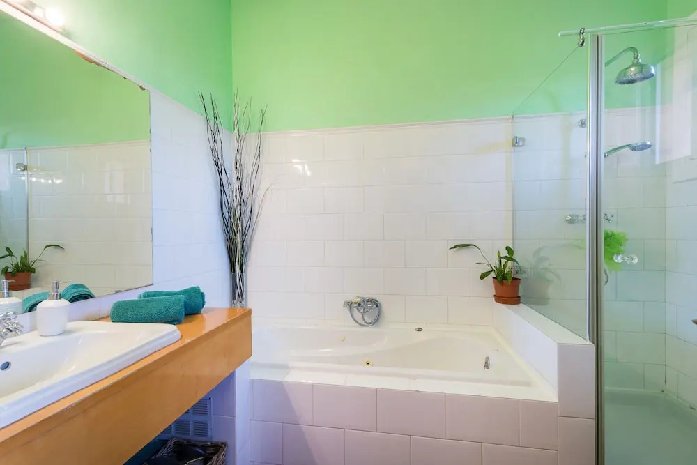 Encantadora Mansión con Jardín y Piscina