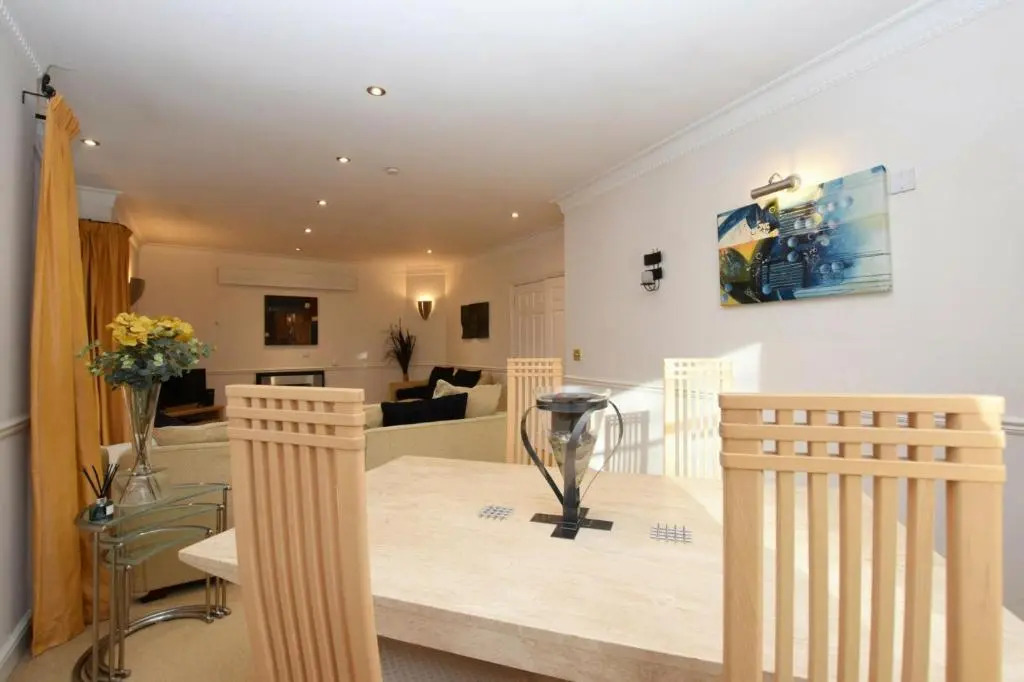 Luxury top Floor 2BD Apartment Apsley