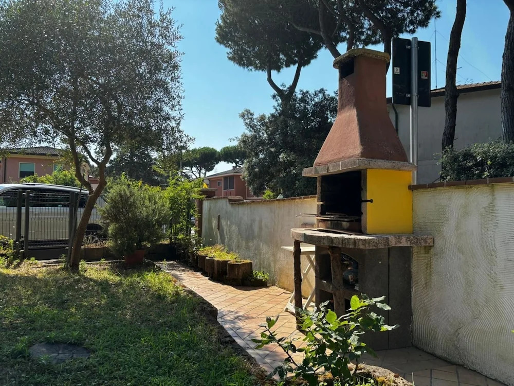 Cozy villa with garden near the sea