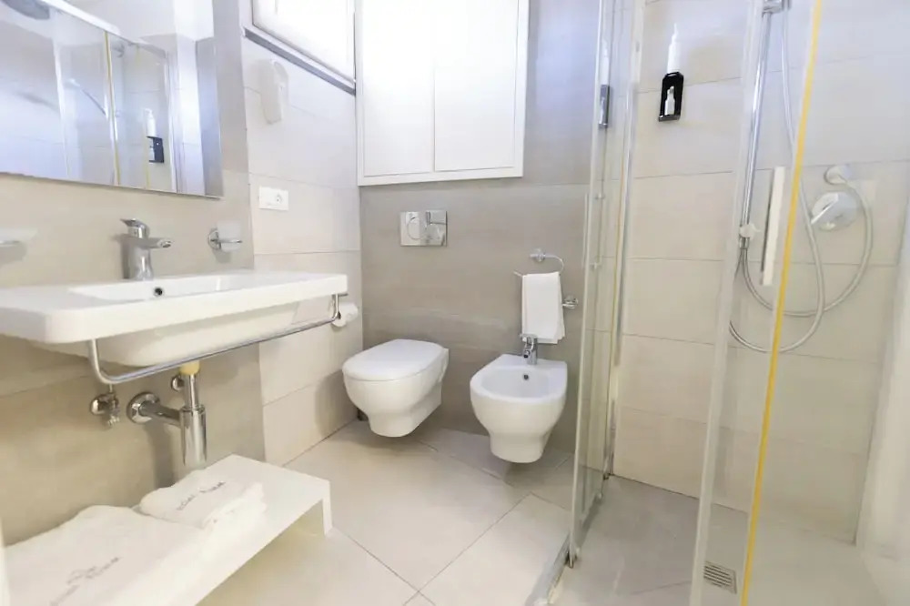 White 1903 - Rooftop Pool & Luxury Rooms