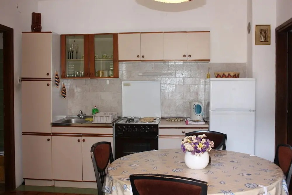 Dora Apartments
