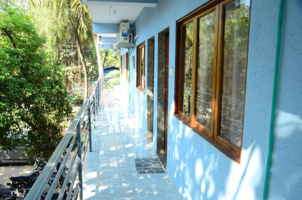 1 BR Guest house in Near Kashid Beach, kashid, by GuestHouser (E53A)