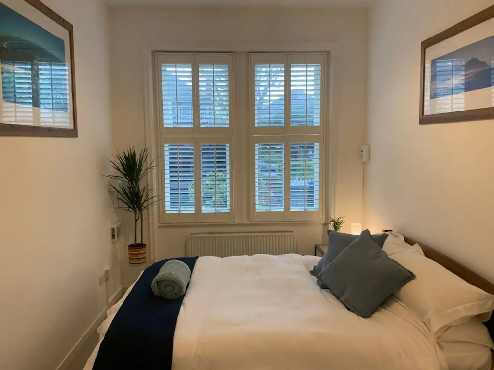 Lovely 2 Bedroom Apartment With Stunning Kitchen on to Garden