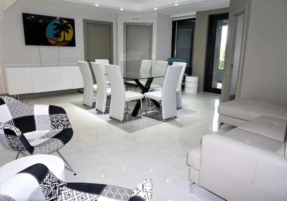 Luxury Beach Resort - HORA RENTALS