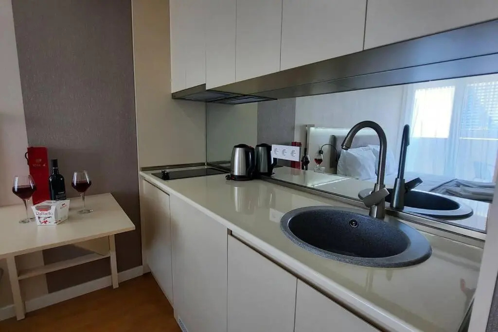 Leo Group Luxury Apartment 18-30 Alliance Palace