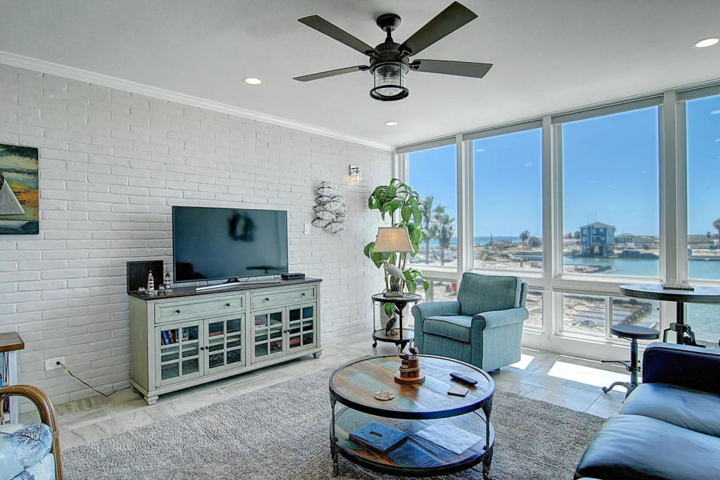 Channelview 107 in Port Aransas