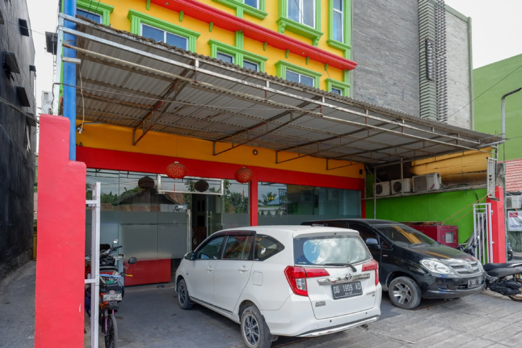 RedDoorz at Hotel Pantai Kamali Bravo Bau Bau