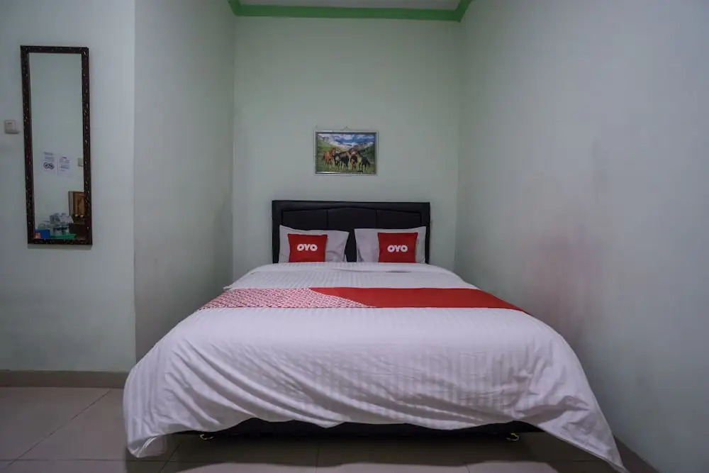 Hotel & Kost 37 by OYO Rooms