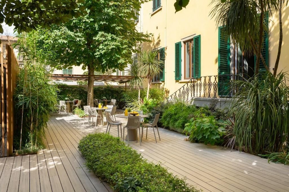Arts & Crafts Luxury Suites