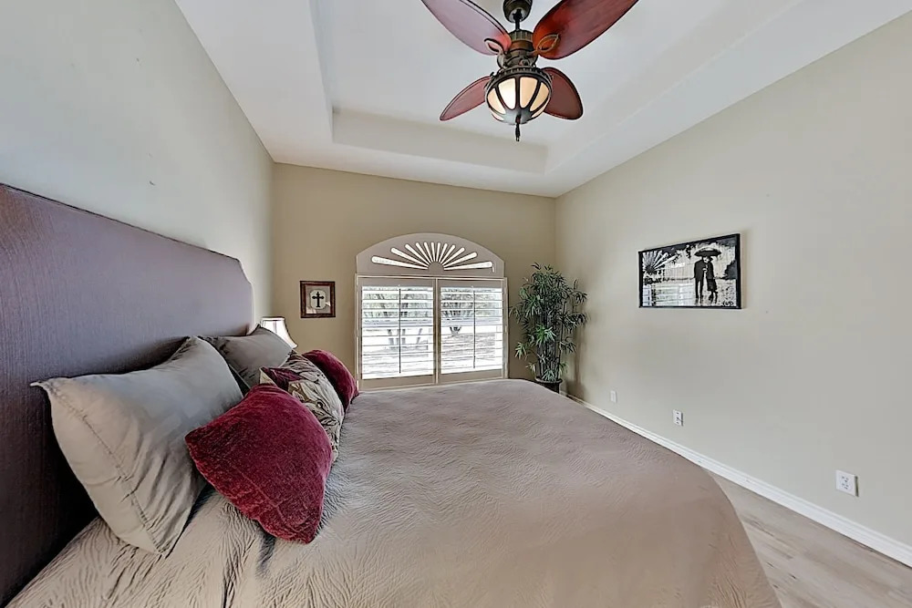 Luxe By The Lake, On-site Pool & Tennis! 3 Bedroom Home