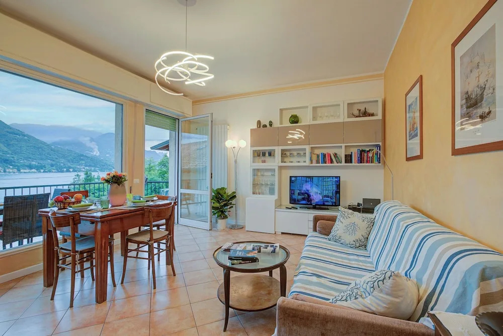 Ambra Lakeside Retreat&view / Terrace