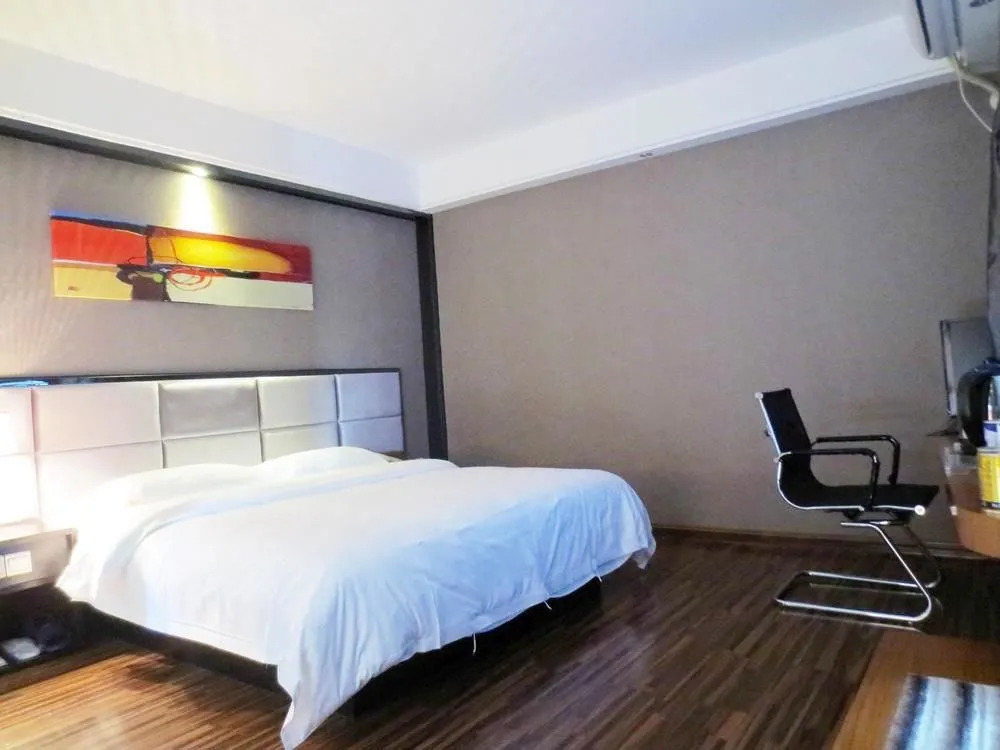 By Ron Hotel