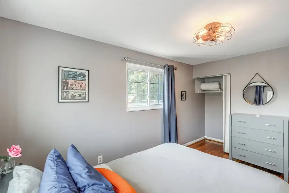Arlington Townhome w/ Furnished Patio!