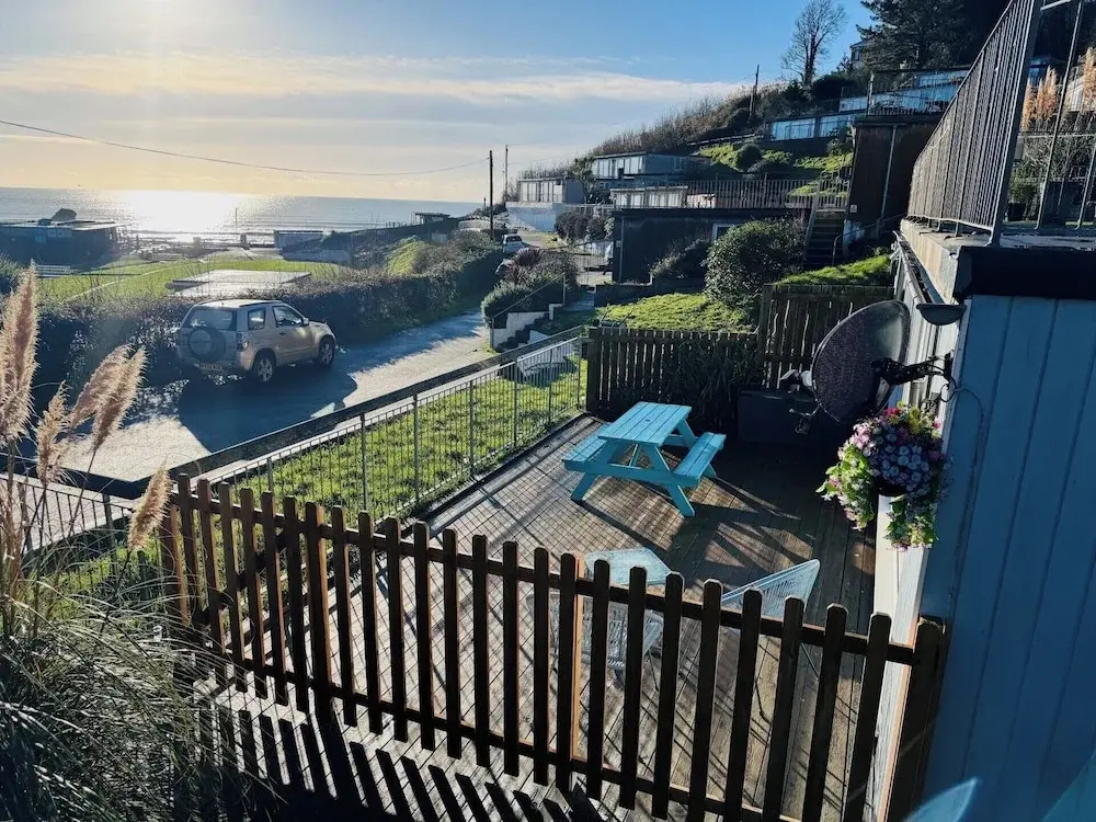 Sea View - 1min to Beach - Dog Friendly - 4 Guests