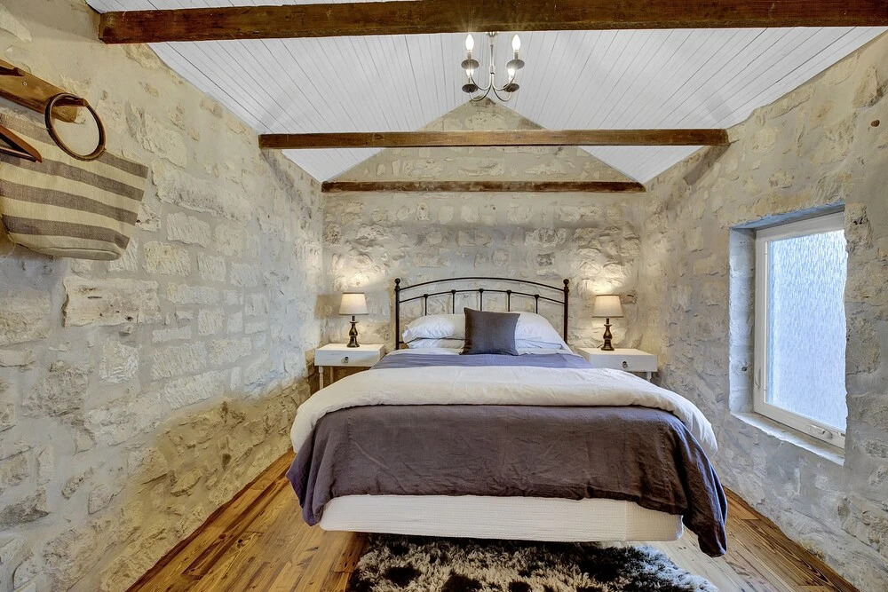 New! Luxurious Home 1blk to Main W/wine Cellar