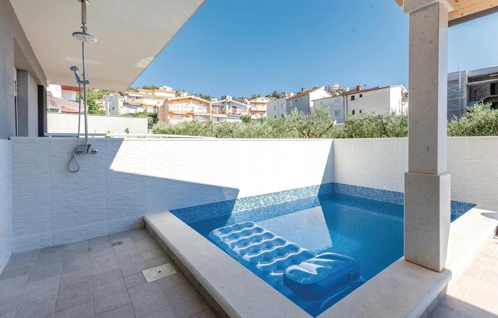 Awesome Home in Podstrana With Wifi and 2 Bedrooms