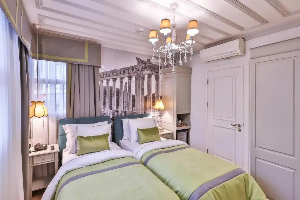 9 Doors Hotel