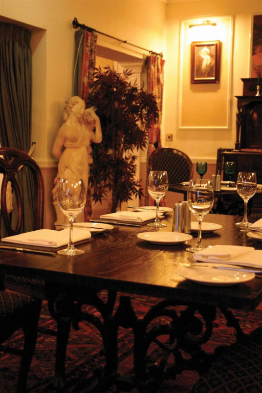 Cross Lanes Hotel