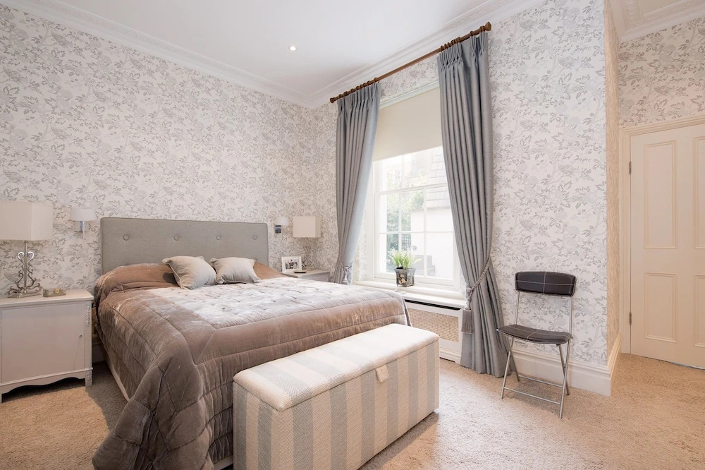 1 Bedroom Apartment in Chelsea Accommodates 2