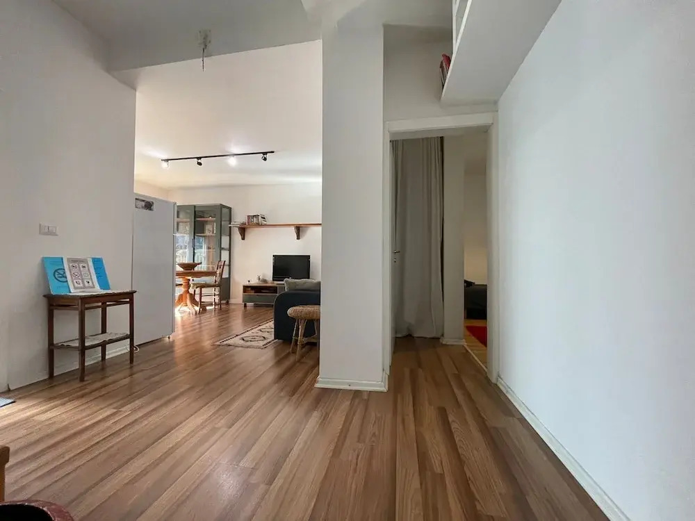 Flora - Modern Rooftop Apartment With Balcony