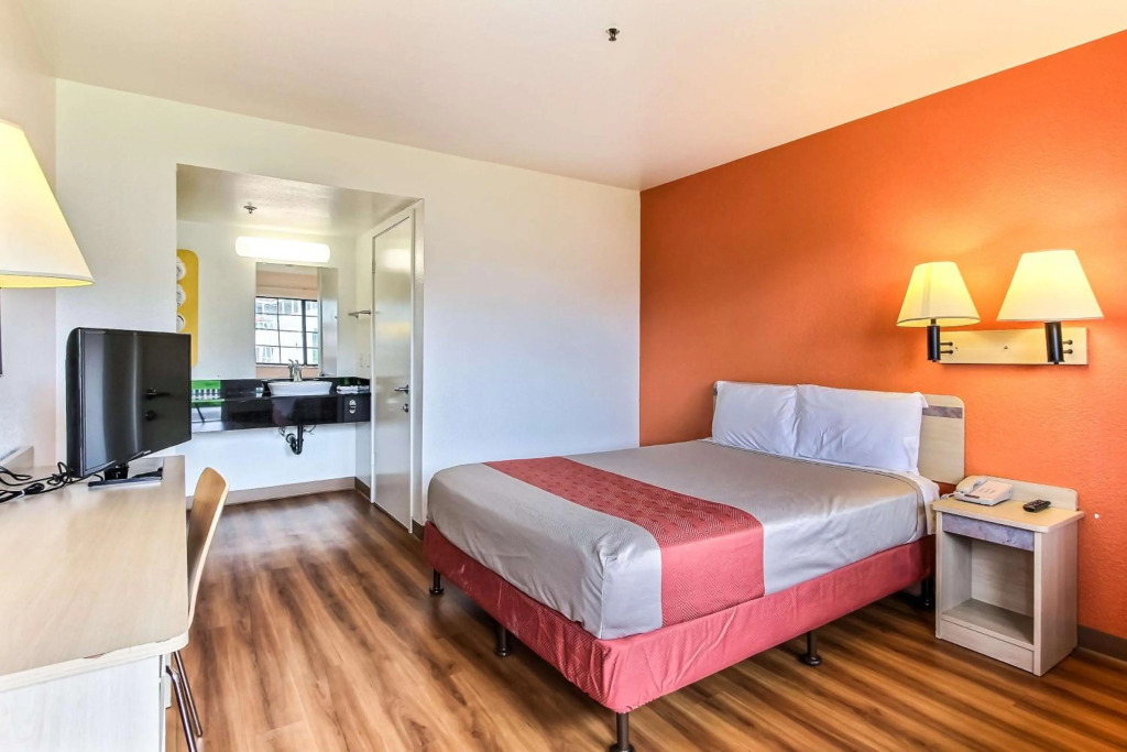 Motel 6-Salinas, CA - North Monterey Area