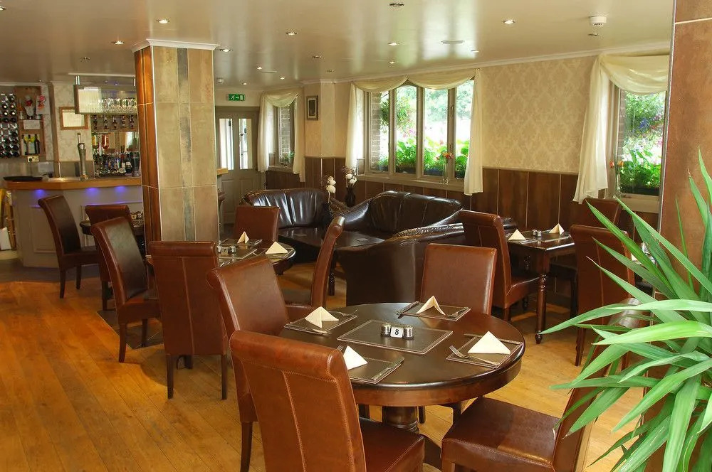 New Overlander Inn