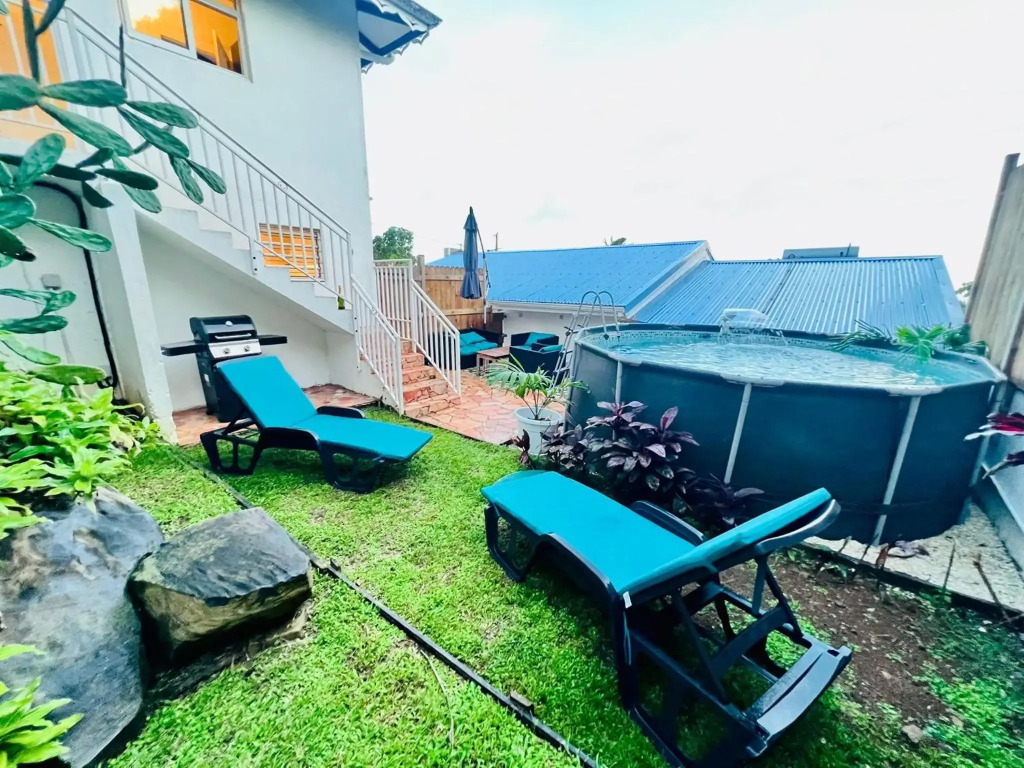 Villa T3 duplex paisible avec piscine et vue mer,rocher du diamant