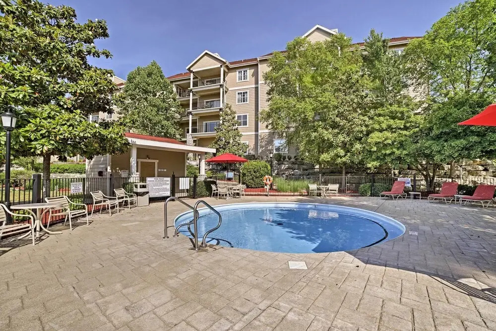 3 Mi to 76 Strip: Condo w/ Hot Tub Access!