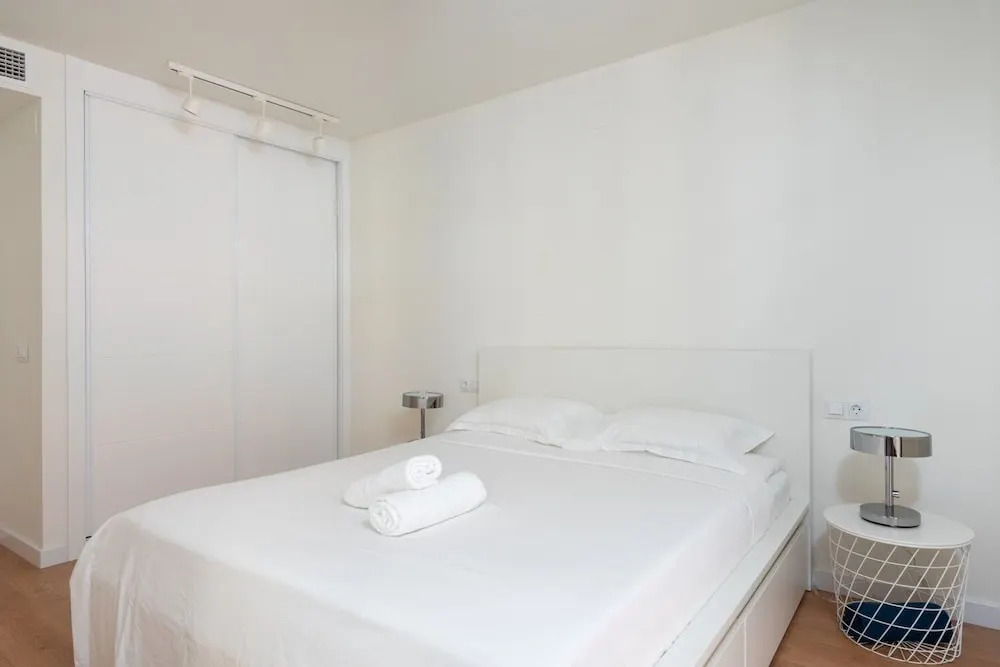 Central and Beachfront Apartment with Balcony Ref 131