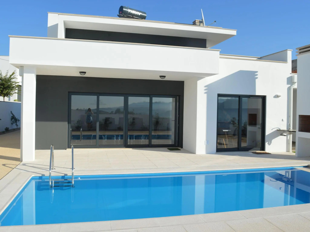Holiday Home; Nazare Beach for Surfing
