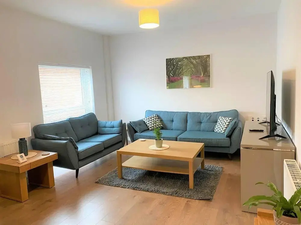Luxury 2 bed Apartment Golden Triangle w Parking