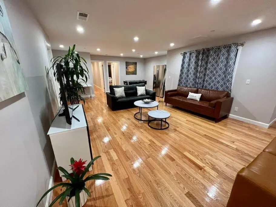 Newly Built Luxury Home 1 mile from SF