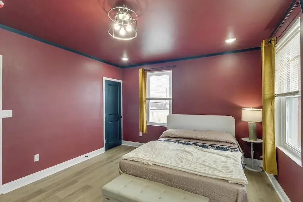 Colorful, Convenient Apt 7 Mi to Lincoln Financial