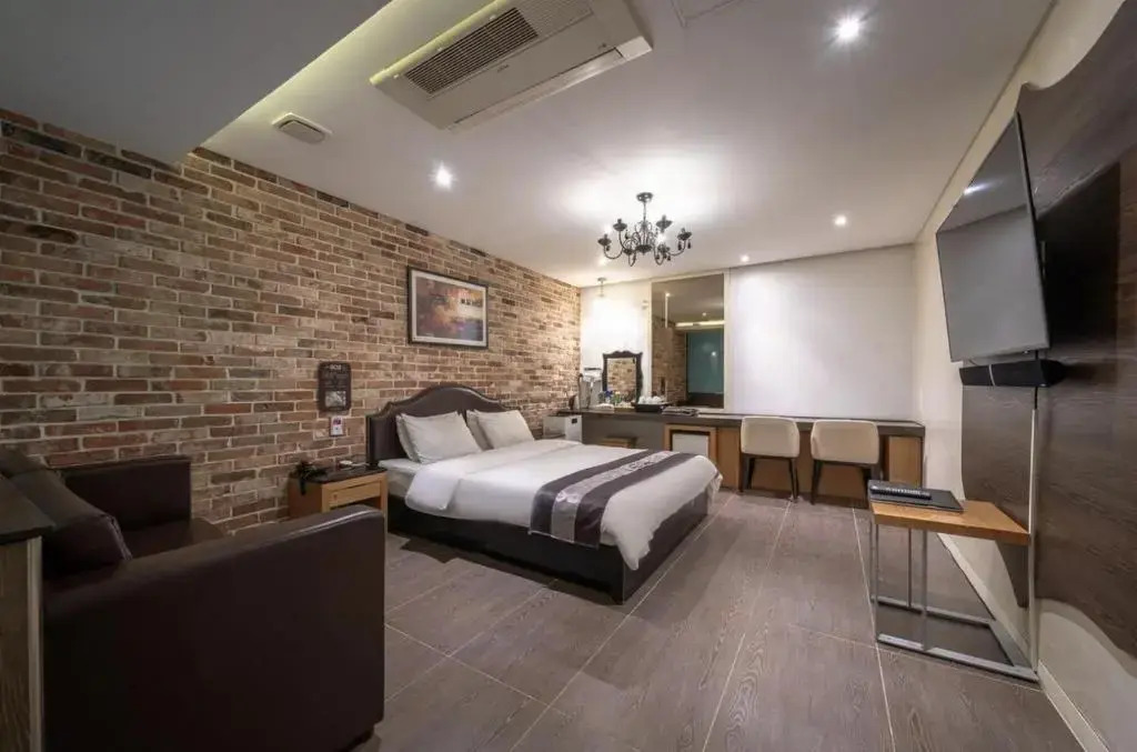 Lovely 3-BHK holiday home with free parking