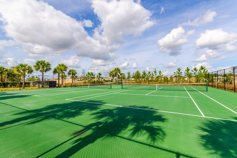 Spacious Getaway With 2 Themed Game Rooms, Private Pool, & Pool spa