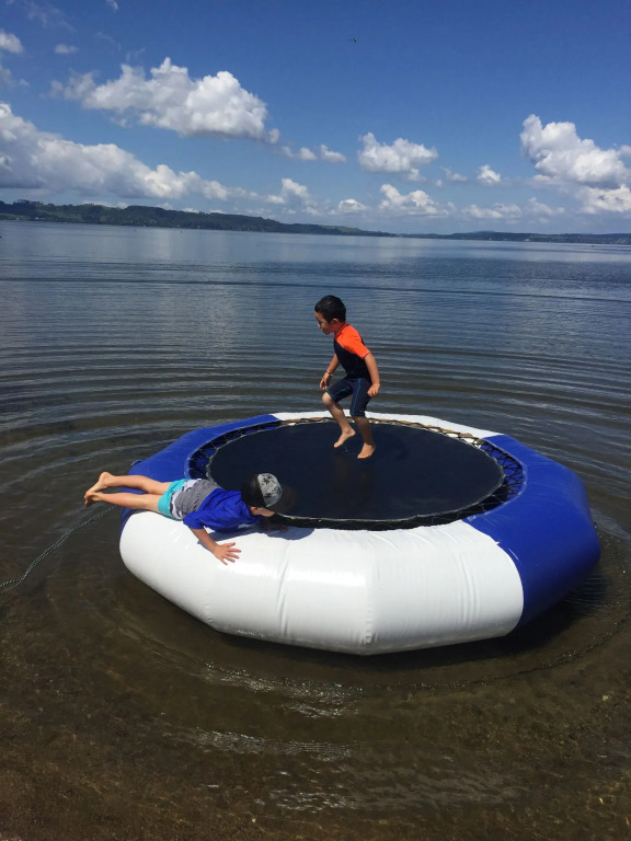 Jack & Dis Waiteti Lakefront Motel