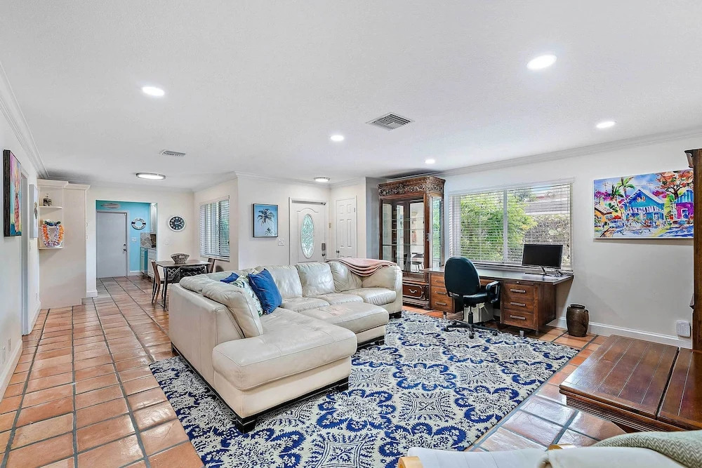 1 Mi to Shore: Pet-friendly Lake Worth Beach Home