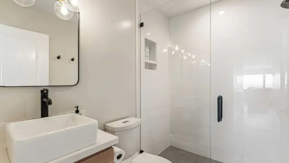 3 Condos, Steps to Beach, Rooftop Patio Trestles Trailhead Trio by Avantstay