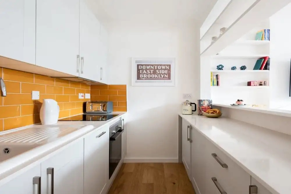The Kensington Grove - Stylish 2BDR Flat with Private Patio