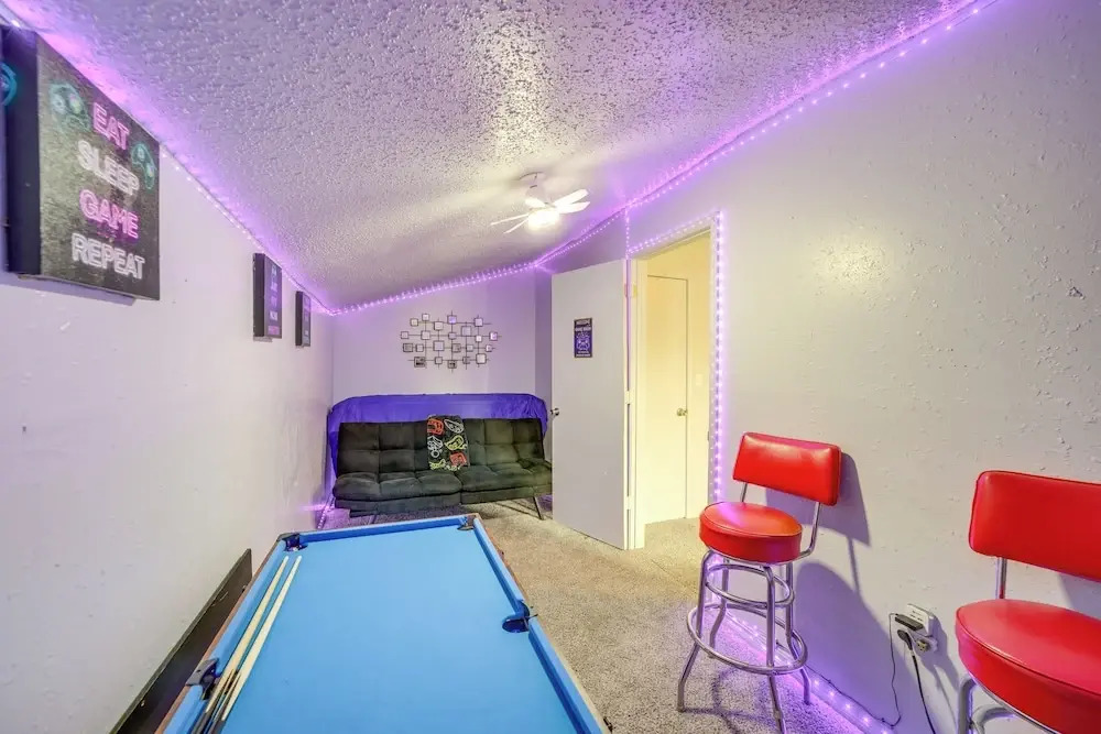 5 Mi to Route 66 Fun! Tulsa Towhome w/ Game Room