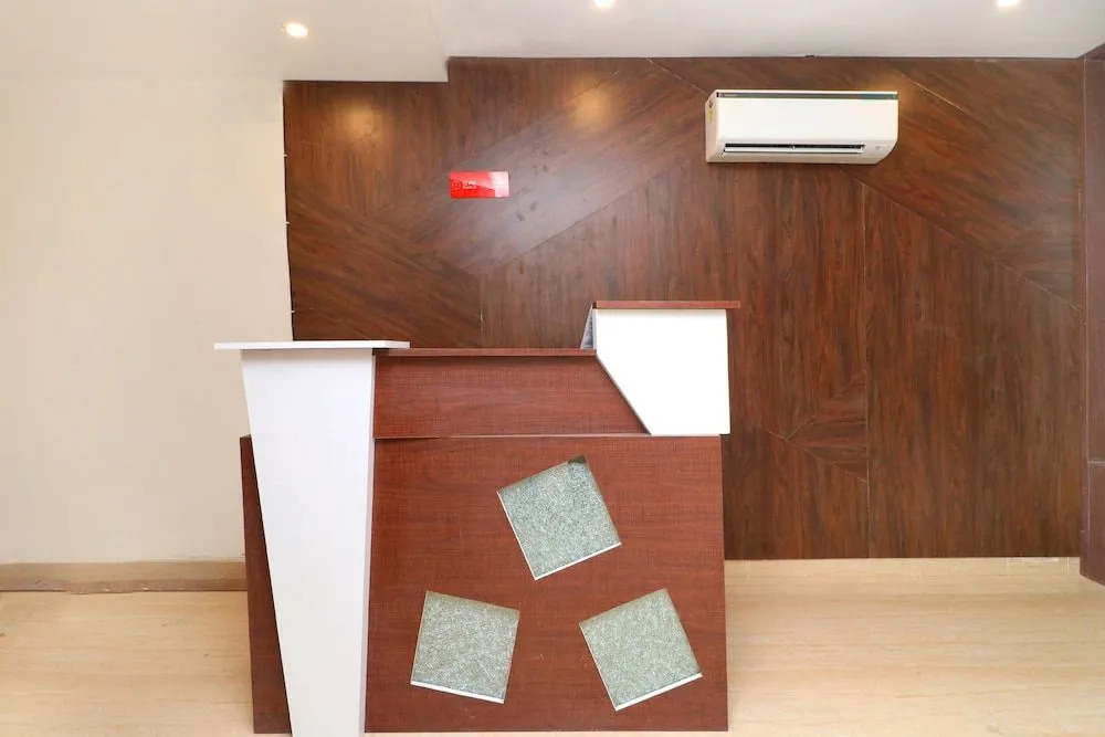 OYO 19716 Hotel Shanay
