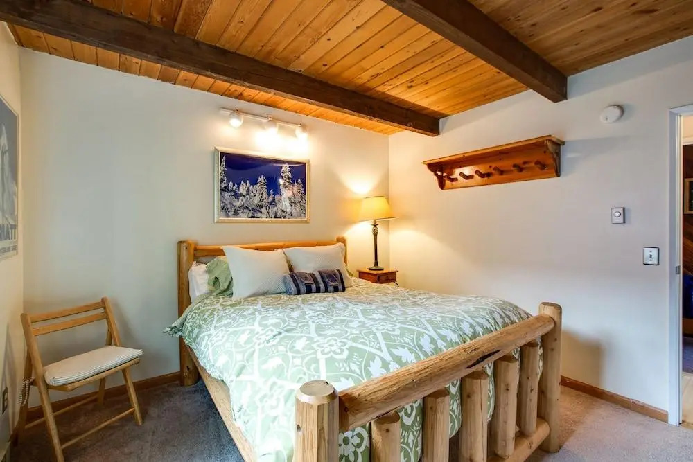 99MBR - Hot Tub - WiFi - Pets Ok - BBQ - Sleeps 6