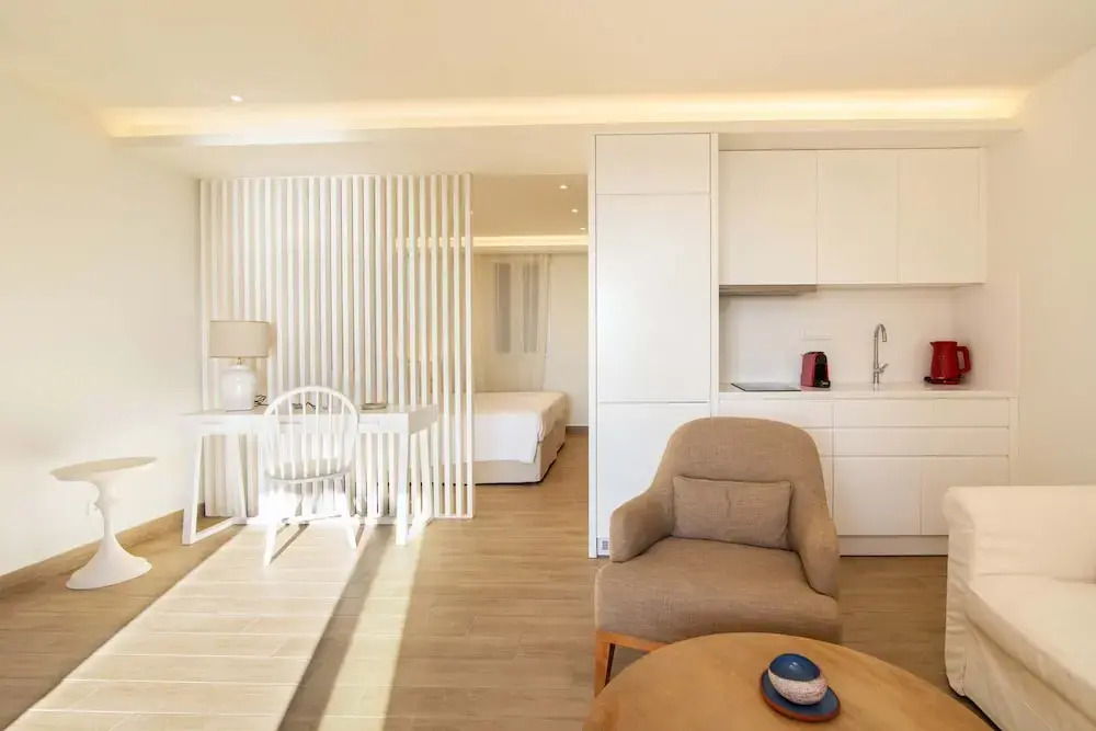Glyfada Glow Suites by CorfuEscapes