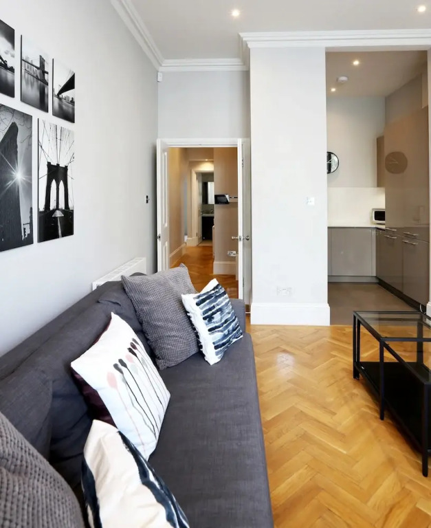 Experience Stunning Apartment Lifestyle. 10B