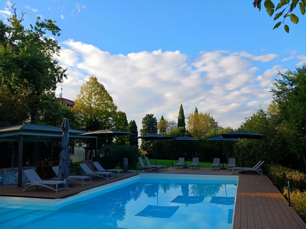 Tuscany Garden Inn - Boutique B&B