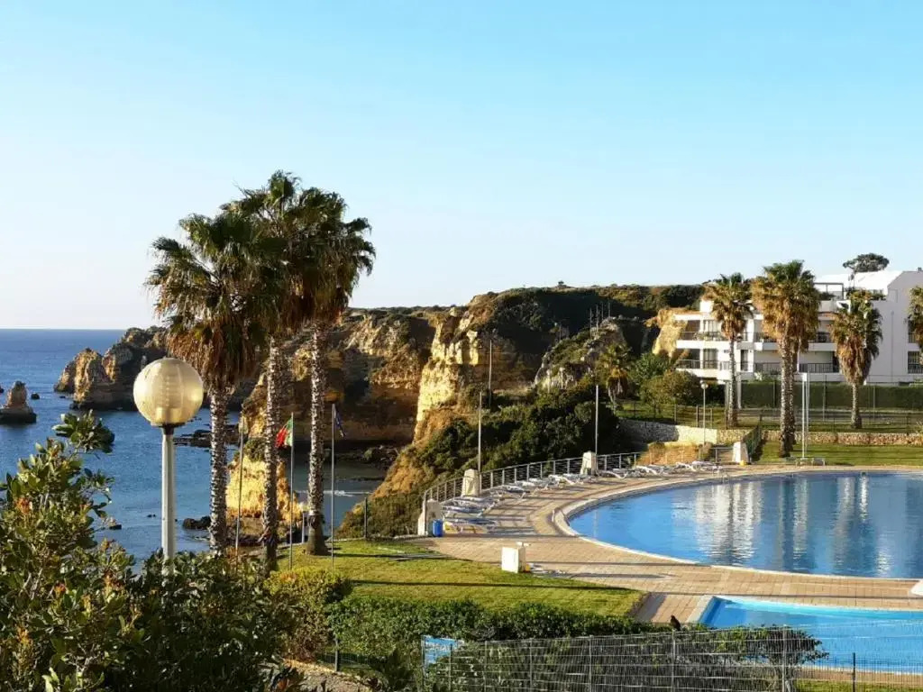 WOW View with Terrace and WiFi, 100m to Beach, 10 min to City